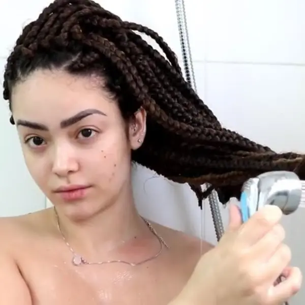 como lavar o cabelo com tranças