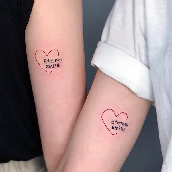 Tatuagem feminina de amizade e amor 1