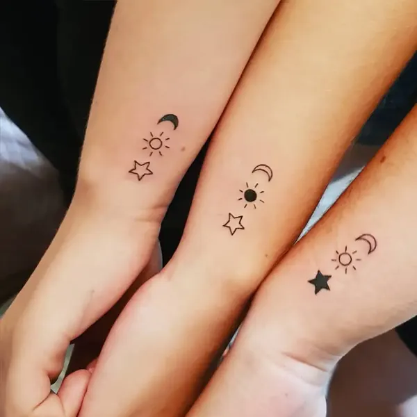 Tatuagem feminina de amizade e amor 2