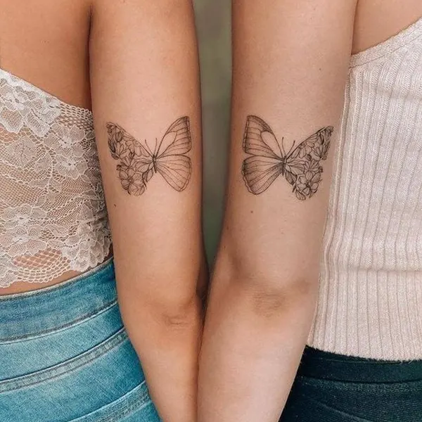 Tatuagem feminina de amizade e amor 13