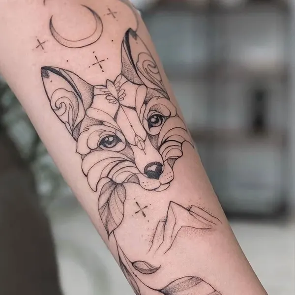 Tatuagem feminina de animal no antebraço