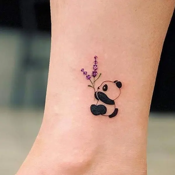 tatuagem de panda na canela