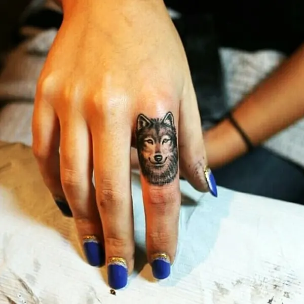 Tatuagem de animal na mão