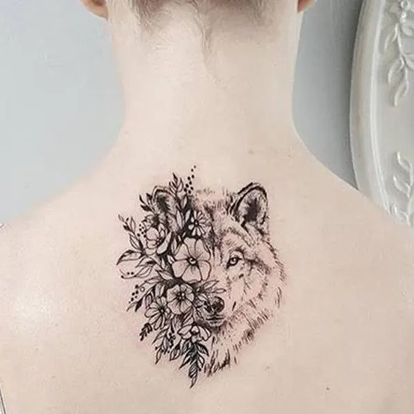 Tatuagem de animal nas costas