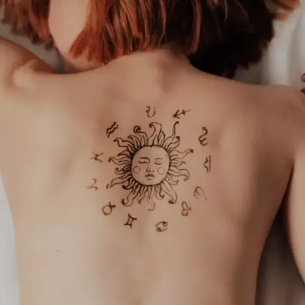 Tatuagem do signos nas costas