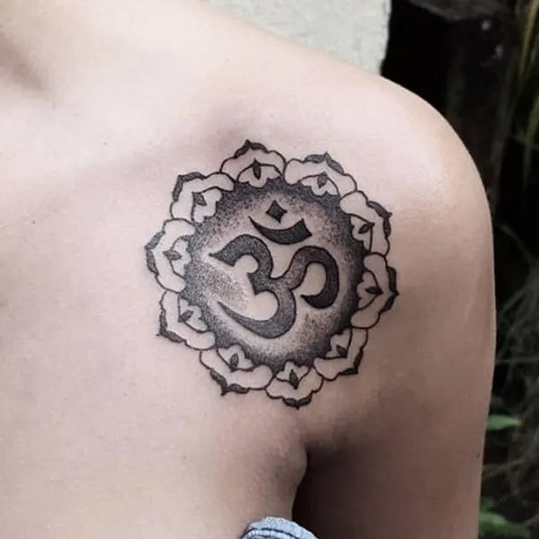 Tatuagem do símbolo Om