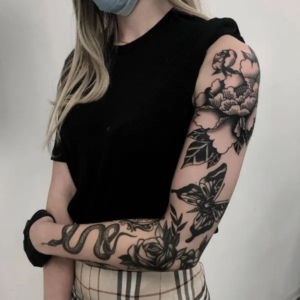 tatuagem feminina no braço old school 1