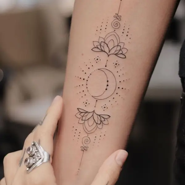 tatuagem feminina no braço pontilhismo 2