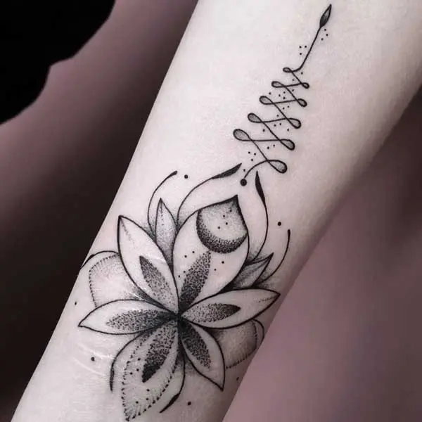 tatuagem feminina no braço pontilhismo 4