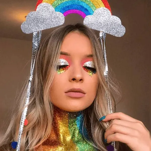 maquiagem para carnaval colorida com glitter
